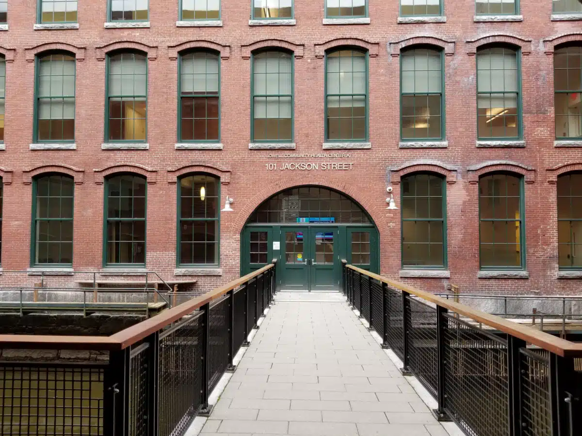 Lowell House Inc